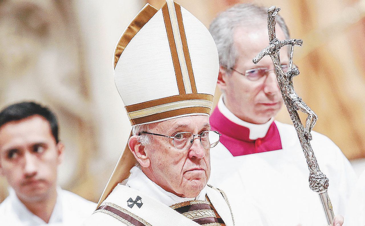 Copertina di Spavento Vaticano: tutti i nomi nella lista della lobby gay