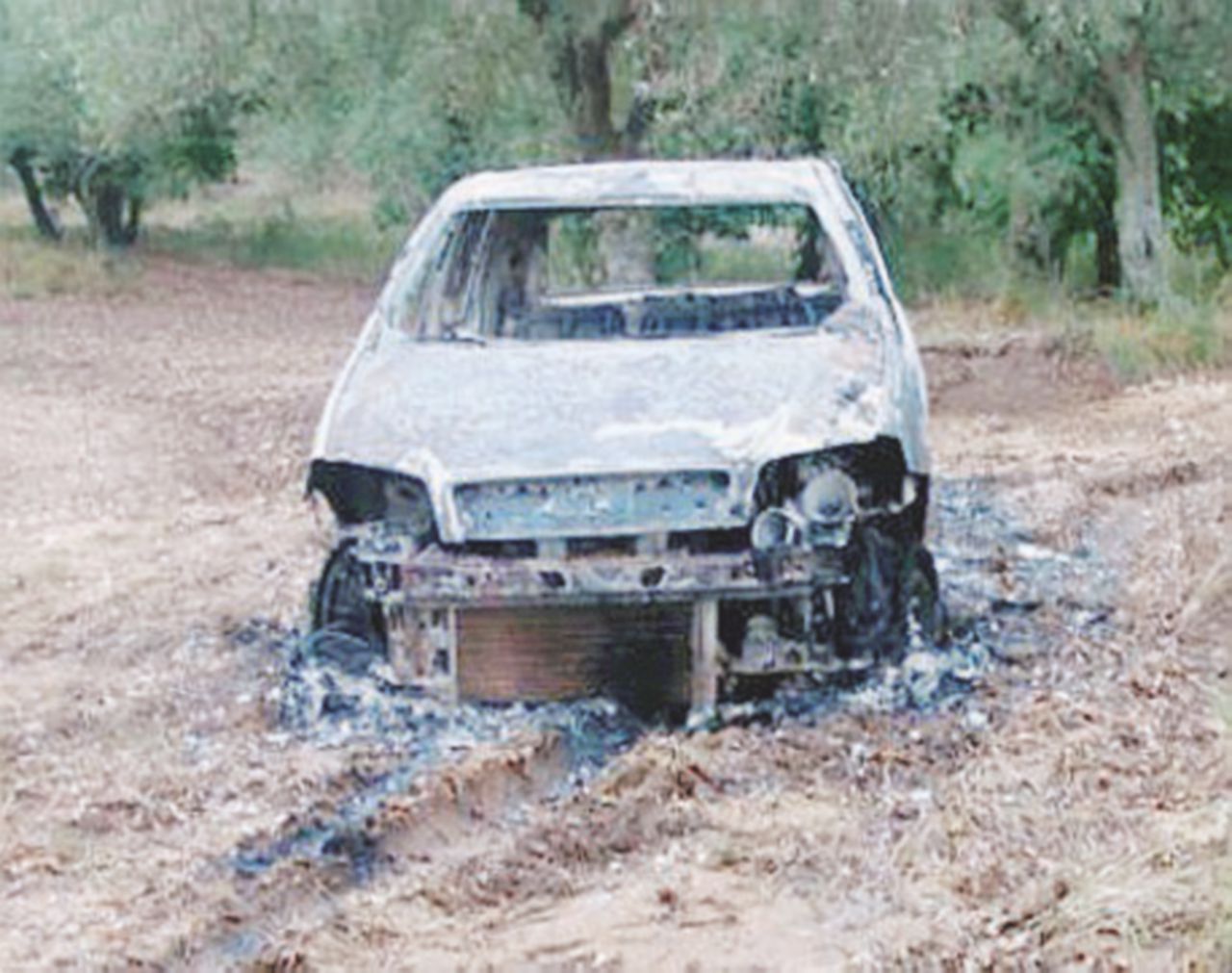 Arrestati padre e figlio. Uccisero e bruciarono il corpo di un mediatore culturale