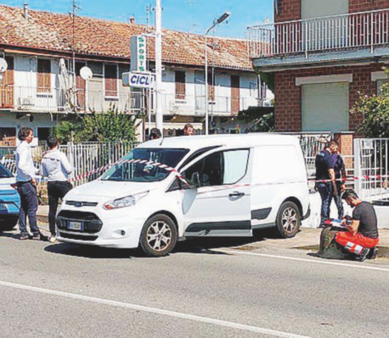 Copertina di Mistero di sangue tra le risaie: dieci coltellate in garage al riparatore di biciclette