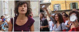 Copertina di Pisa, protesta con sveglie per chiedere le dimissioni dell’assessore leghista colpevole di stalking: il caso a Bruxelles
