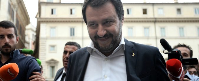 Napoli, affacciarsi al balcone è un rischio. Se i camorristi fossero migranti Salvini interverrebbe?