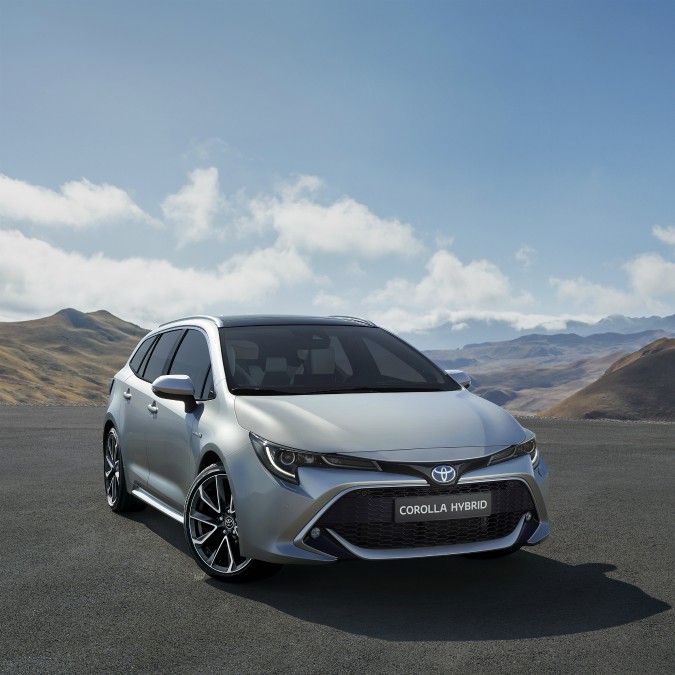 Copertina di Toyota Corolla Touring Sports, da Parigi in poi niente più Auris – FOTO