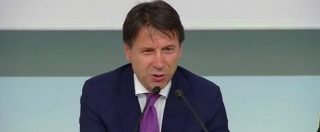 Copertina di Conte ironizza sulla corsa per una cattedra alla Sapienza: “Rinuncio all’esame di inglese. Certo, ho incontrato Trump…”