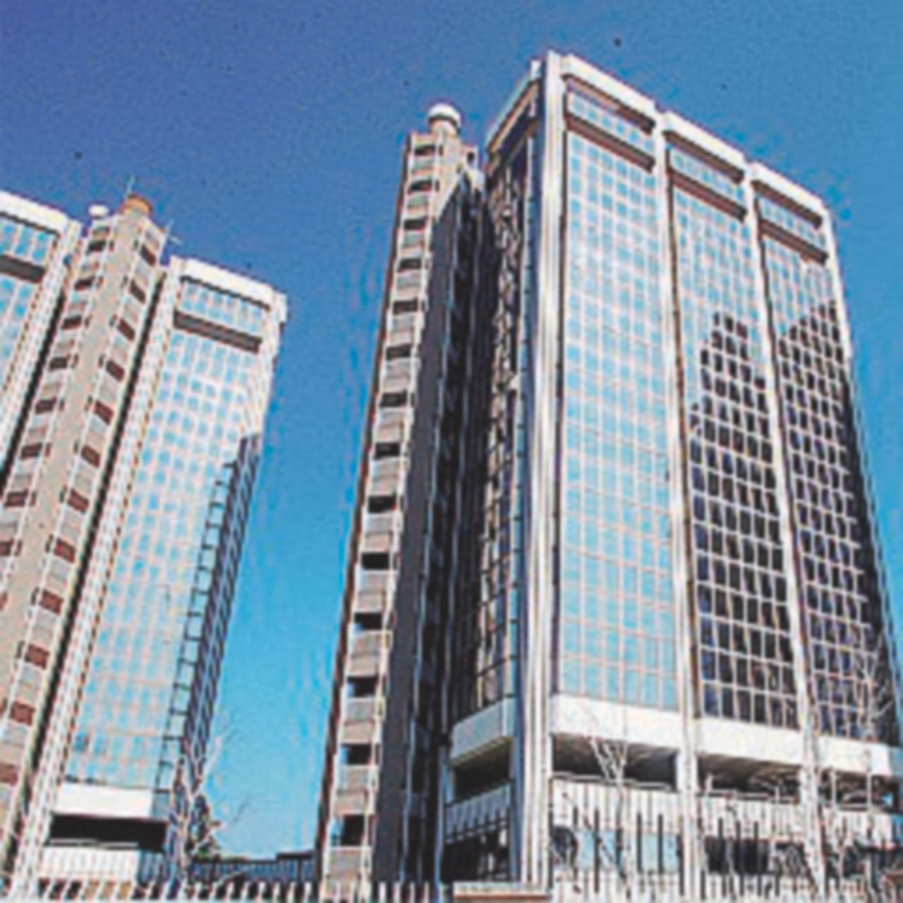 Gli sgomberati di Milano occupano la Torre Ligresti