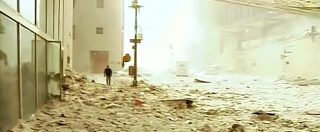 Copertina di 11 settembre, il video inedito e restaurato della tragedia delle Torri gemelle 17 anni dopo: l’attacco, il crollo, i soccorsi