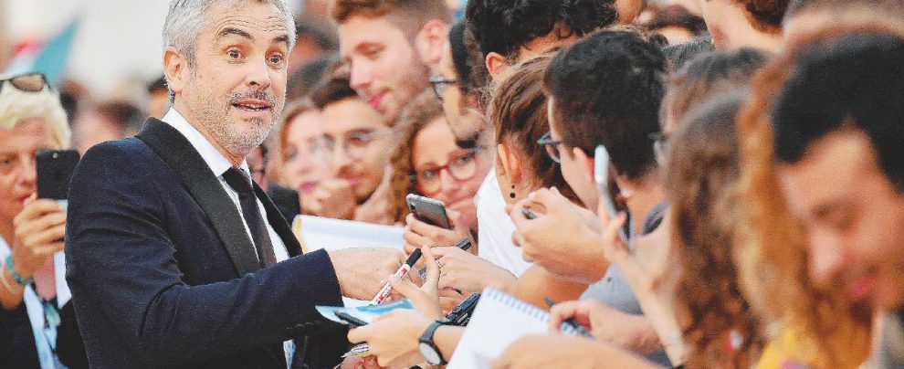 Un memoir in bianco e nero - Il regista messicano Cuarón sul red carpet - Ansa Caput Roma? TotoPalma a Cuarón (non alla Capitale)