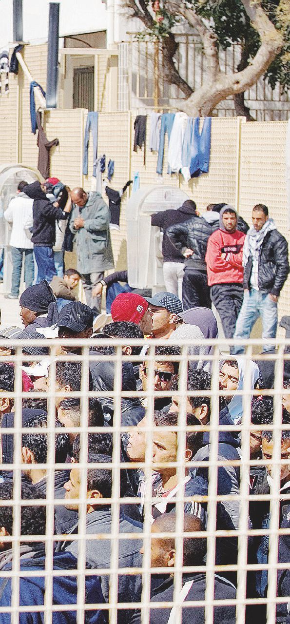 Copertina di Addio permessi umanitari: abrogazione per decreto