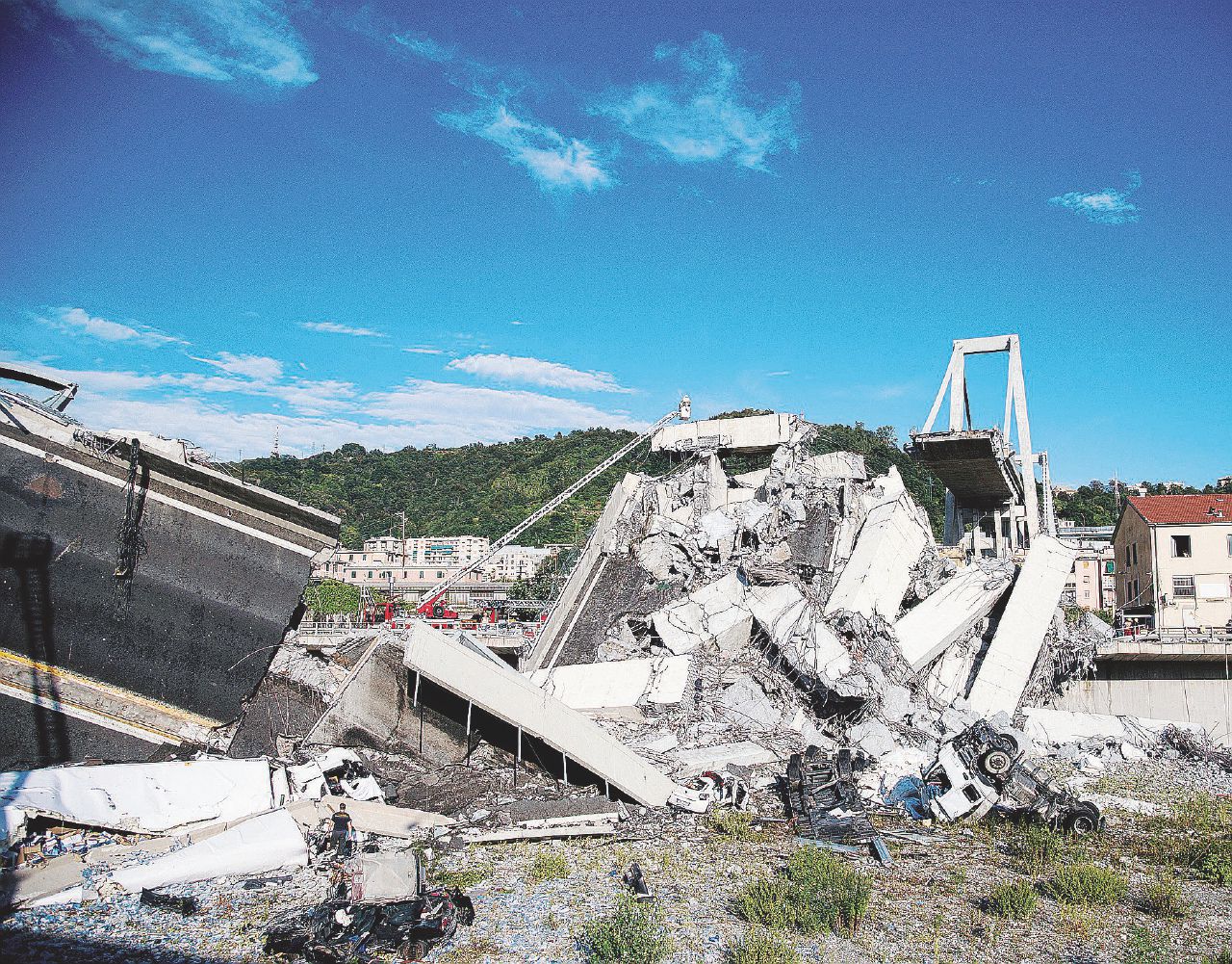Copertina di Ponte, le porte girevoli delle consulenze Aspi