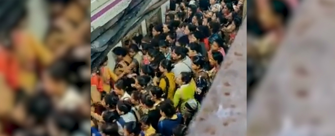 Copertina di Problemi con treni e trasporto pubblico? Allora non avete mai visto questo video. Ecco cosa succede sulla banchina