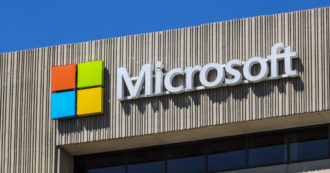 Copertina di Cybersicurezza, una falla in Windows 10 consente di attaccare tutti i computer di una rete locale, Microsoft rilascia una patch