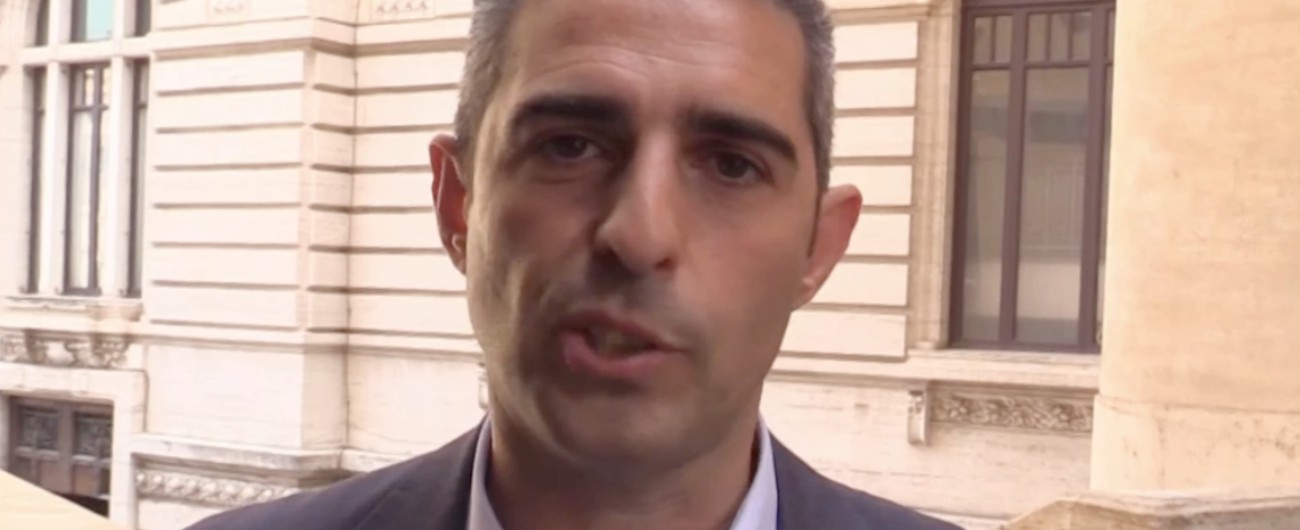 Copertina di Governo, Pizzarotti: “Combattono difficoltà facendo caciara, ma campagna elettorale permanente piace a italiani”