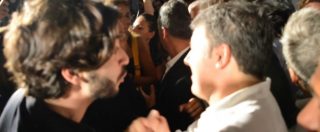 Copertina di Renzi alla festa milanese del Pd accolto come una star. Tra richieste di selfie e qualche coro: “Torna a guidare il partito”