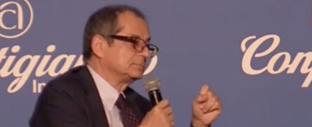 Copertina di Manovra, Tria: “Flat tax? Introduzione graduale da finanziare con tax expenditure. Ci sarà la pace fiscale”