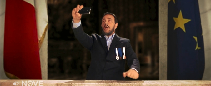 Copertina di Crozza sul Nove nei panni del ministro Salvini: “L’ora della diretta social è giunta”