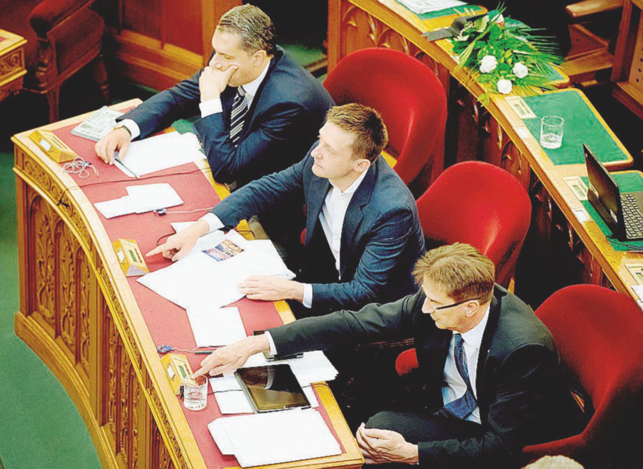 Braccio destro - Il capo di gabinetto di Orbán, Antal Rogan, ideatore del Golden Visa Scheme Contro l’immigrazione ma non quella ricca Budapest ha “venduto” 20 mila permessi