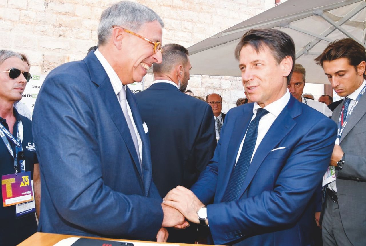 M5S su Tim cambia cavallo: flirta con Vivendi e B. trema M5S su Tim cambia cavallo: flirta con Vivendi e B. trema