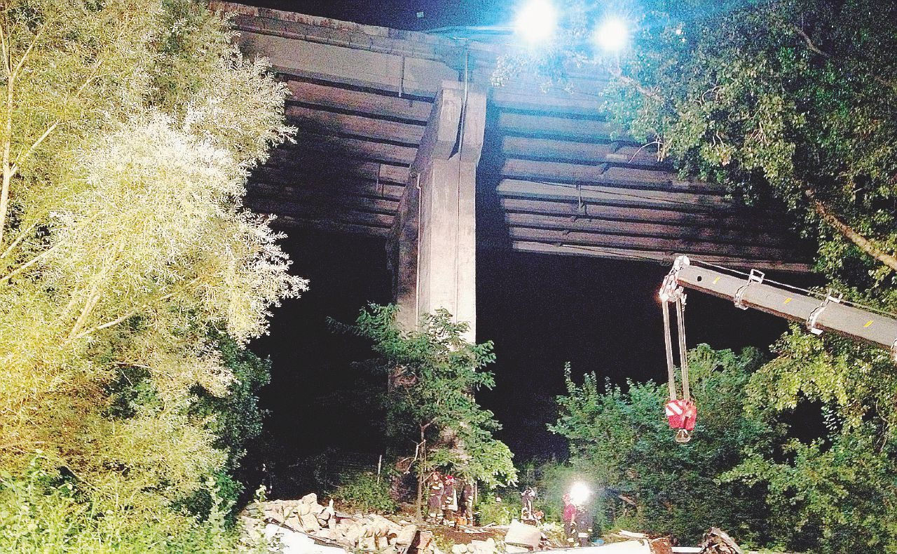 A16 - Il luogo dell’incidente del bus Volvo precipitato dal viadotto Acqualonga - Ansa Viadotti pericolanti e guard rail fasulli: una nuova inchiesta