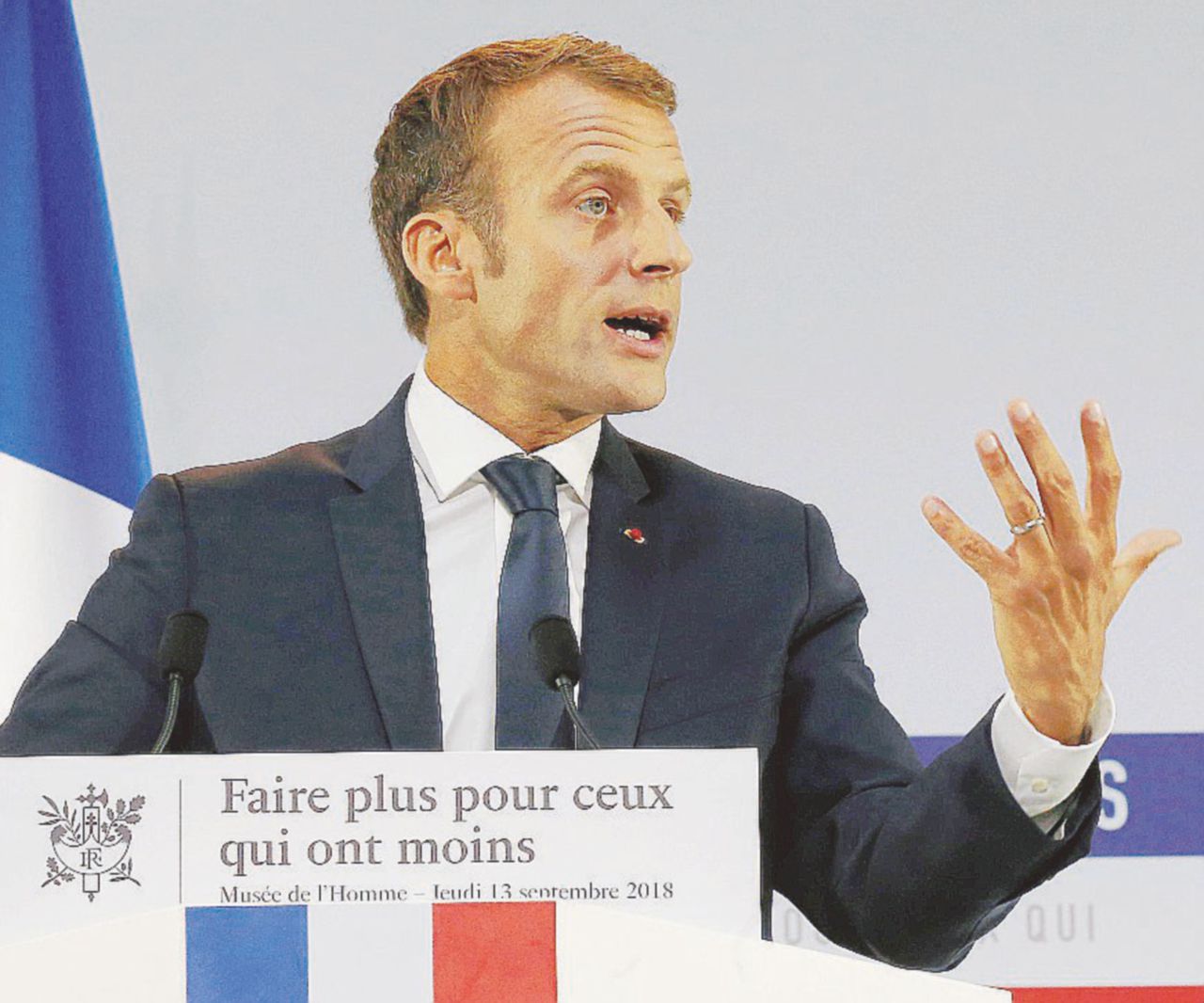 Ora Macron scopre la povertà e spera in sondaggi positivi