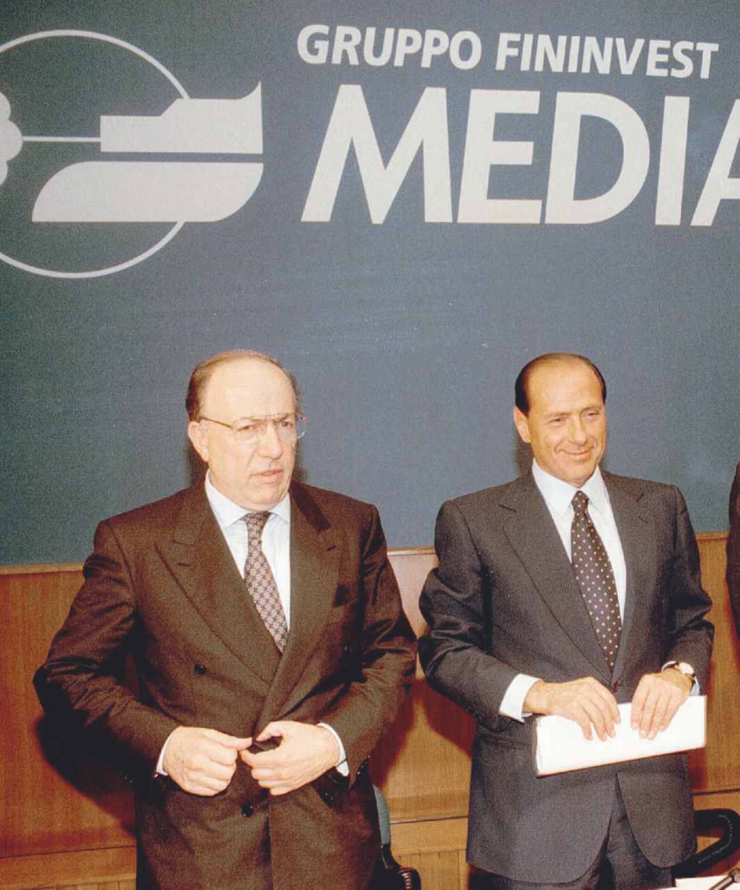 Trent’anni di favori a Mediaset da Craxi a D’Alema fino a B.