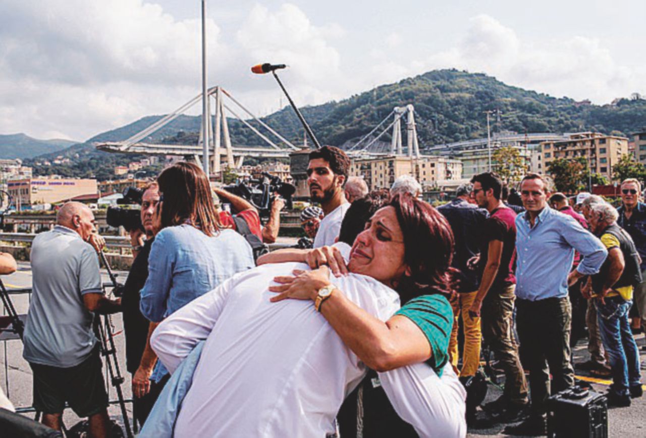Copertina di Genova, un mese dopo. Il premier: “Abbiamo detto di no ai ricatti”