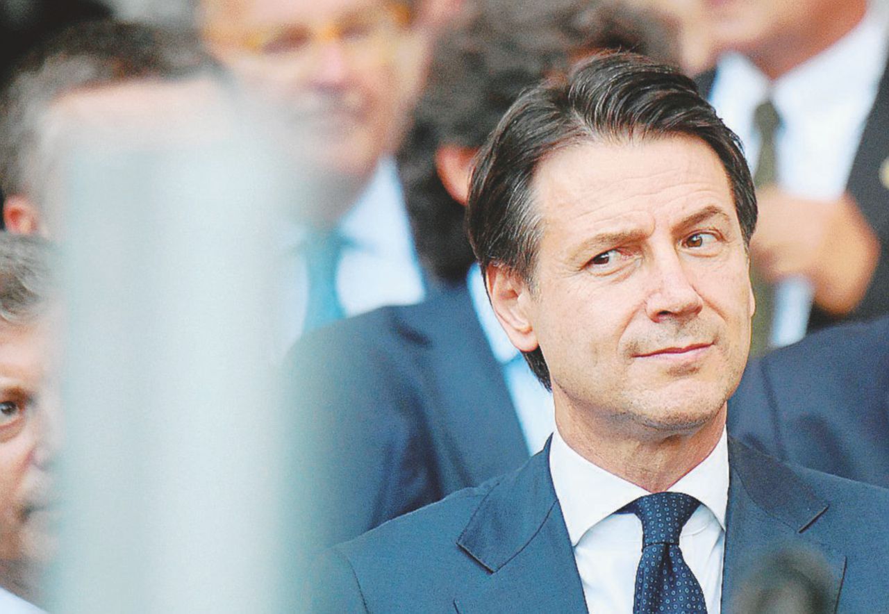 Copertina di Il commissario non si trova. Conte si prende altro tempo