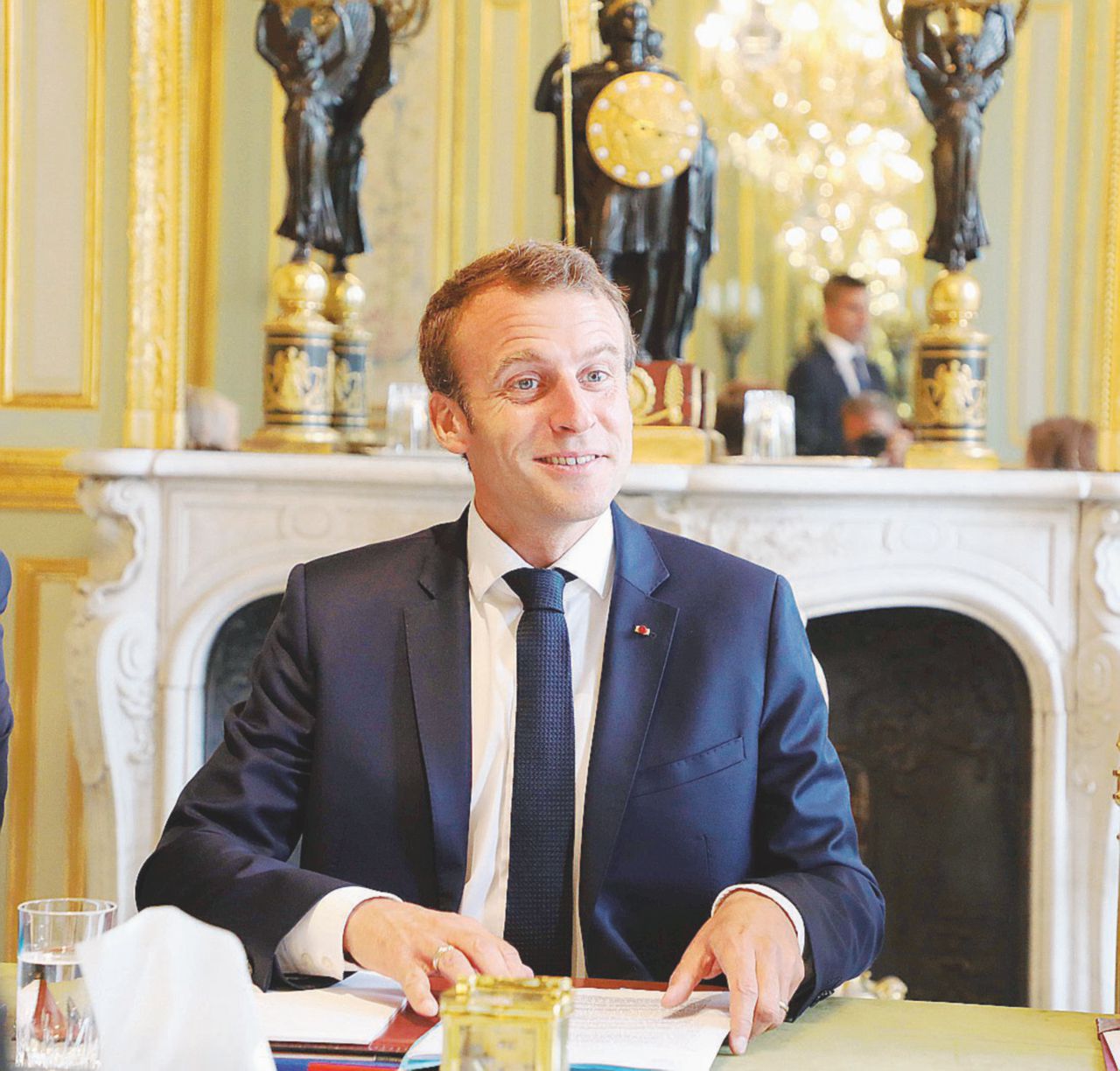 “Le gadget c’est moi”: Macron vende souvenir dell’Eliseo