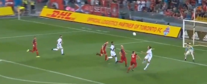 Copertina di Ibrahimovic, il gol n.500 in carriera è uno spettacolo: ecco il colpo al volo in stile arti marziali