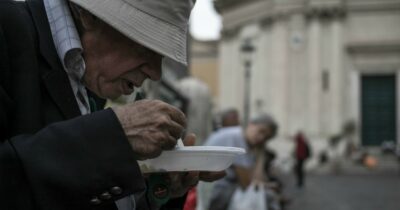 Copertina di Alleanza contro la povertà: “Il governo taglia 267 milioni. Comuni senza risorse per garantire i servizi sociali”
