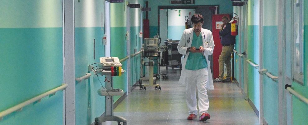 Il reparto di un ospedale pubblico Sanità: business per ricchi e fatturati da capogiro
