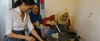 Copertina di Dietro ai fornelli c’è la duchessa: Meghan Markle cucina insieme agli sfollati della Grenfell Tower. Il video del progetto