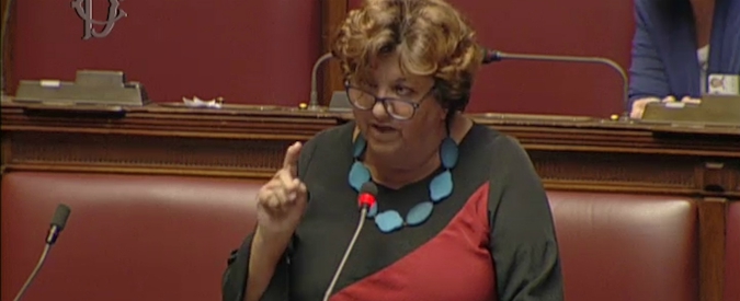 Copertina di L’anatema della deputata Pd contro il governo: ‘Questa norma vi porterà sfortuna. Fate gli scongiuri, ma io ci azzecco’