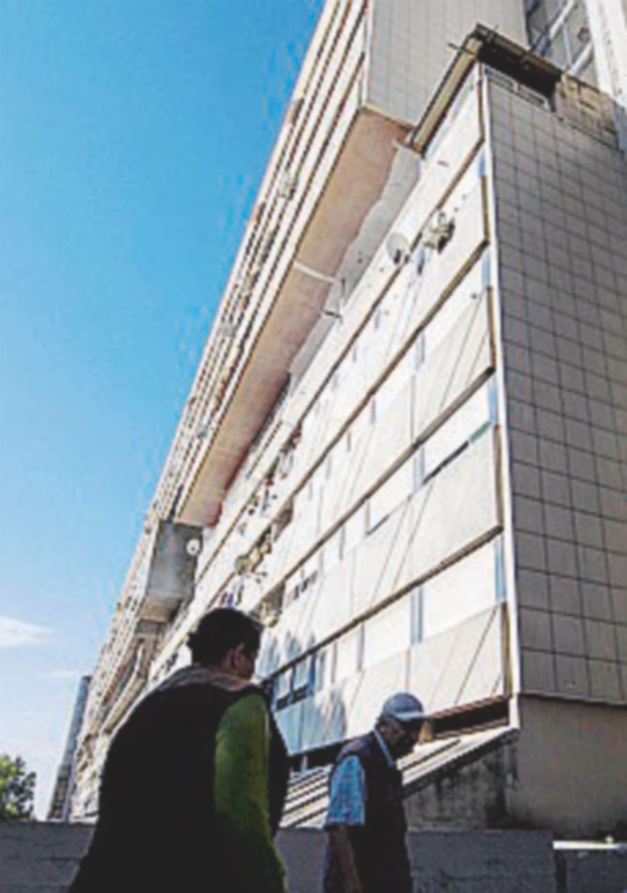 Soldi e auto in cambio di case popolari: sei arresti a Roma