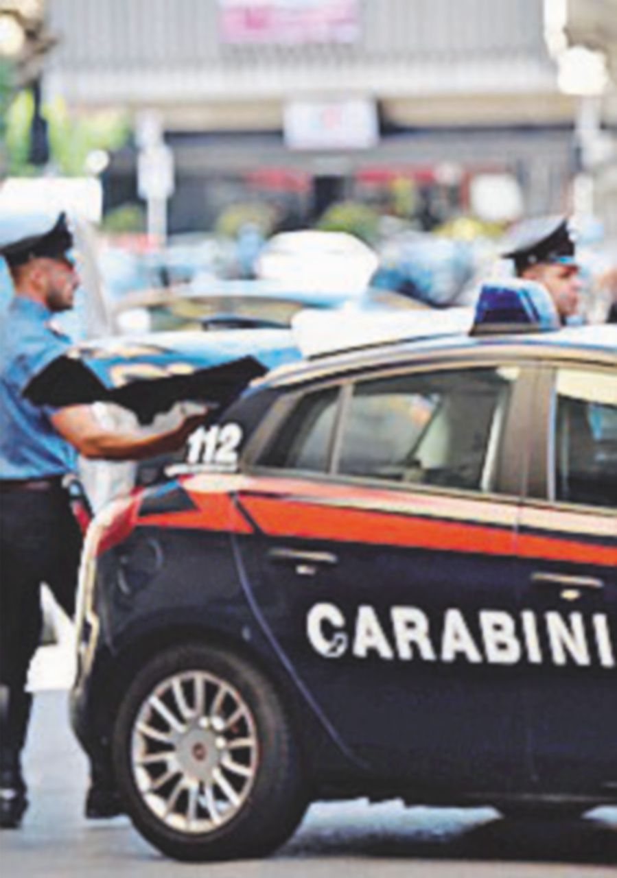 Padre picchia a sangue la figlia: veste troppo da occidentale