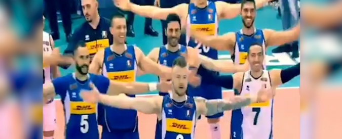Copertina di Lo “zar” Ivan Zaytsev fa partire il geyser sound e il pubblico lo segue: la gioia dopo la quinta vittoria dell’Italvolley