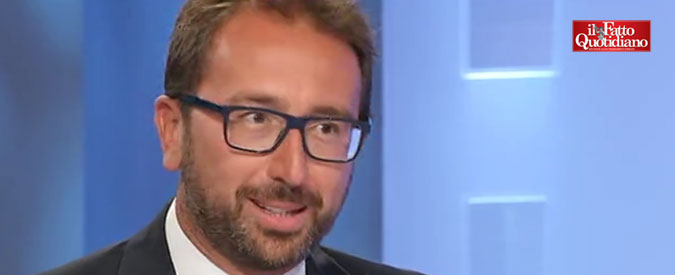 Copertina di Legittima difesa, Bonafede: “Non è competenza di Salvini. Da Anm parole molto generiche e sbagliate”