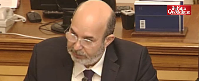 Copertina di Crimi (M5s): “Abolizione Ordine giornalisti? È tema del governo. Fake news nel web, ma anche su carta stampata”