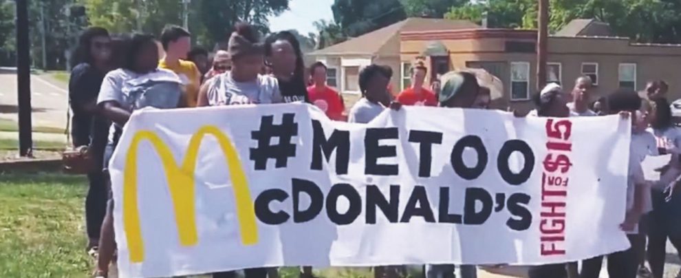 Altro che Hollywood - La protesta di un gruppo di dipendenti della catena di hambur-ger - Il #MeToo del panino: uno sciopero fast-food