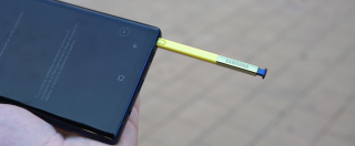 Copertina di Recensione Samsung Galaxy Note 9, lo smartphone che si trasforma in taccuino per sfidare iPhone Xs Max