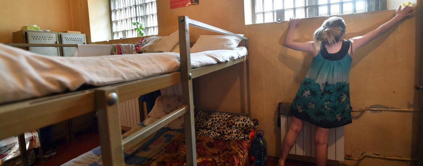 Carceri, in Italia 60 minori vivono con mamme detenute. ‘Nelle celle-nido carenze per chi ha problemi psichiatrici’