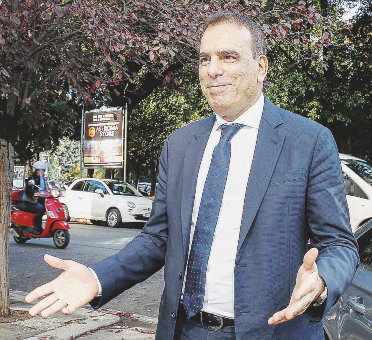 Alla guida - Amos Genish, amministratore delegato di Tim. Oggi ci sarà una riunione con il comitato strategico Vivendi e Elliott, pace provvisoria per far fuori Genish