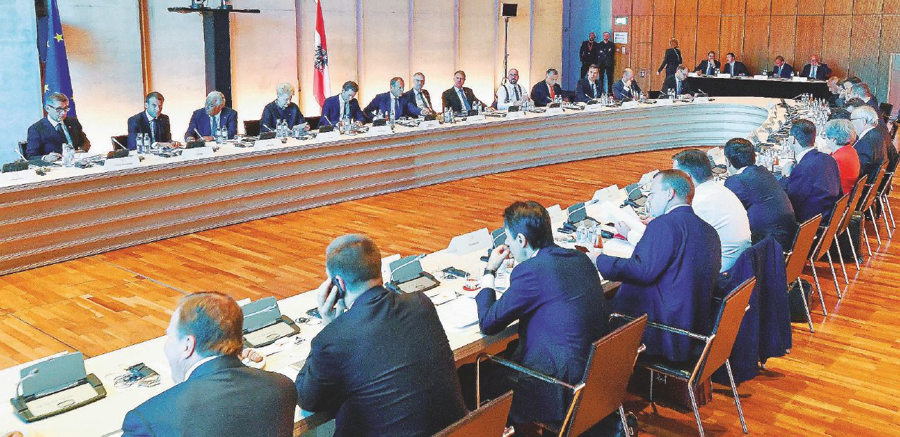 Vertice per prendere tempo. Tutti contenti, tranne la May