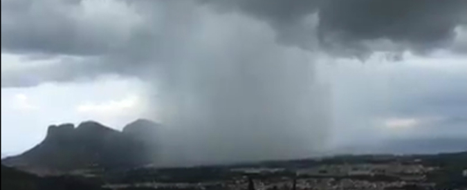 Copertina di La tempesta perfetta su Mondello: un’impressionante “secchiata” d’acqua investe spiaggia e centro abitato