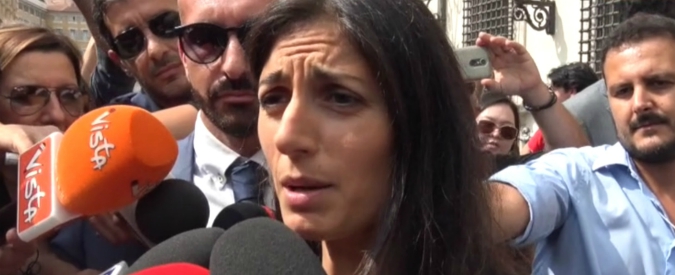Copertina di Roma, Raggi dopo il vertice con Conte: “Da governo via libera a poteri speciali”. E non risponde sulla rottura con Anci