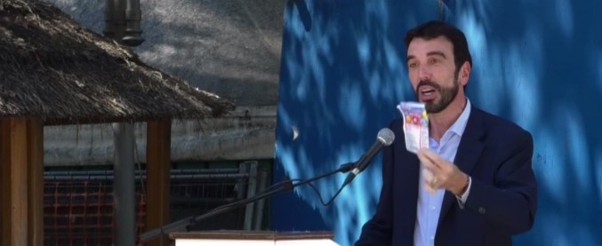 Copertina di Pd, Martina fa flop in Campania. Ad assistere pochi curiosi: “Ormai il partito è alla frutta” e lui attacca Di Maio