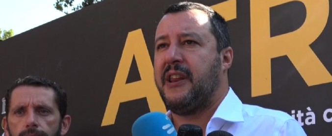 Copertina di Salvini e la marcia indietro sulla Flat Tax: “Nulla su Irpef nella manovra? Al governo staremo 5 anni, ci diamo delle priorità”