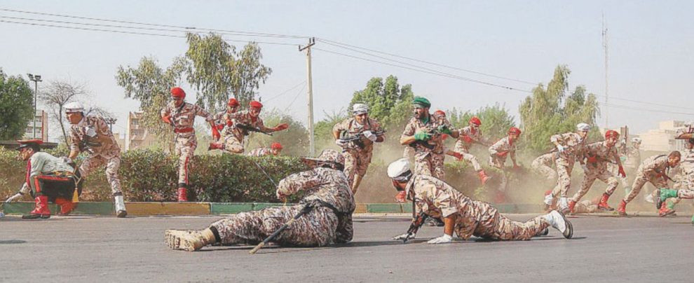 Fuga per la vita - Un momento dell’assalto ad Ahvaz - Ansa Terroristi anche contro gli ayatollah
