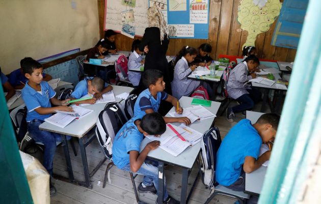 Israele, entro 1 ottobre il villaggio beduino di Khan al Ahmar e la “scuola di gomme” devono essere demoliti