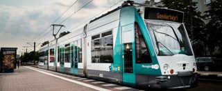 Copertina di Il primo tram autonomo al mondo ha percorso 6 Km nel traffico in totale sicurezza