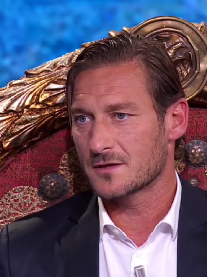 Copertina di Francesco Totti a Che tempo che fa: “Mentre preparavo il mio discorso di saluto ai tifosi non smettevo di piangere”