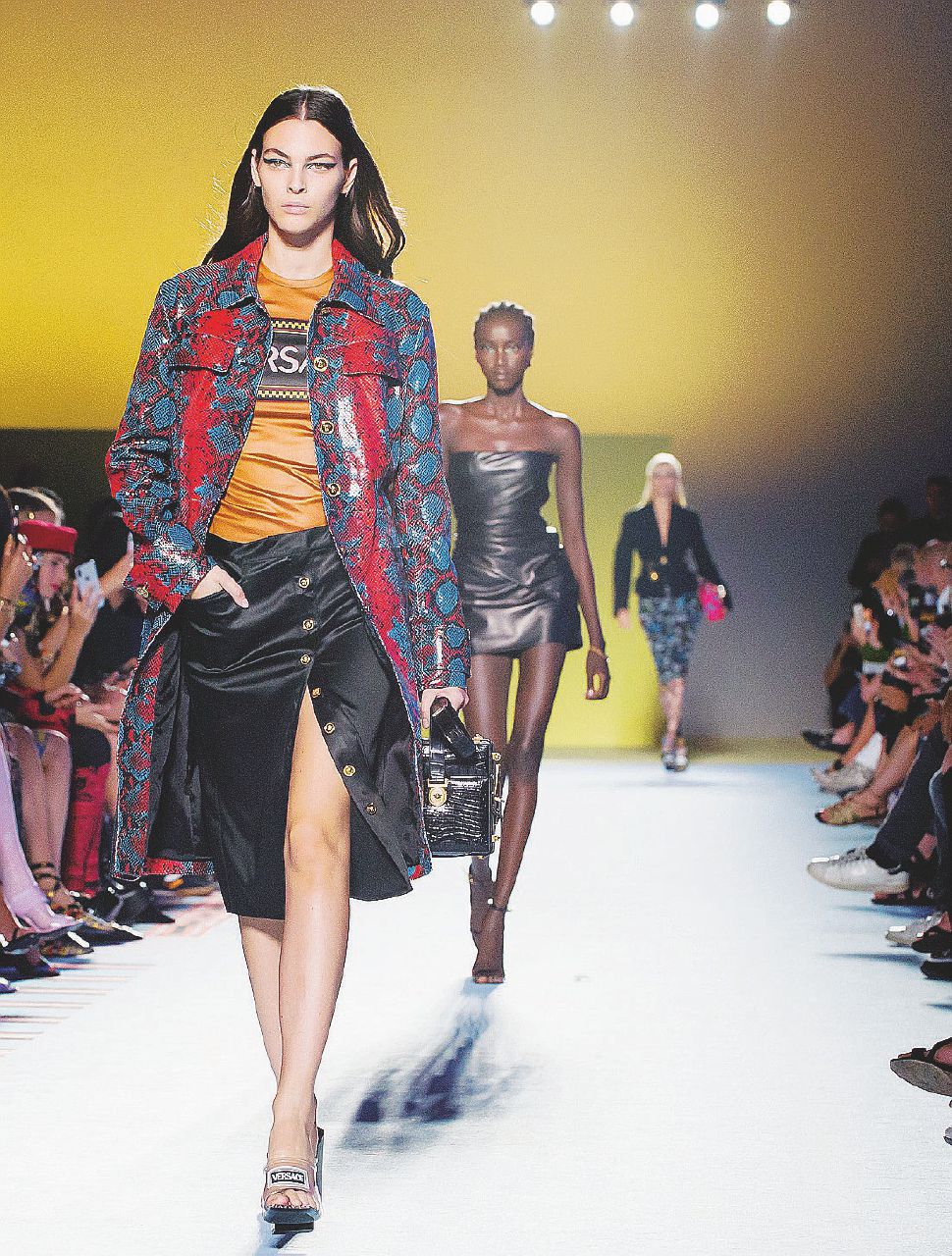 Gli Usa si comprano Versace e il Made in Italy dei dividendi